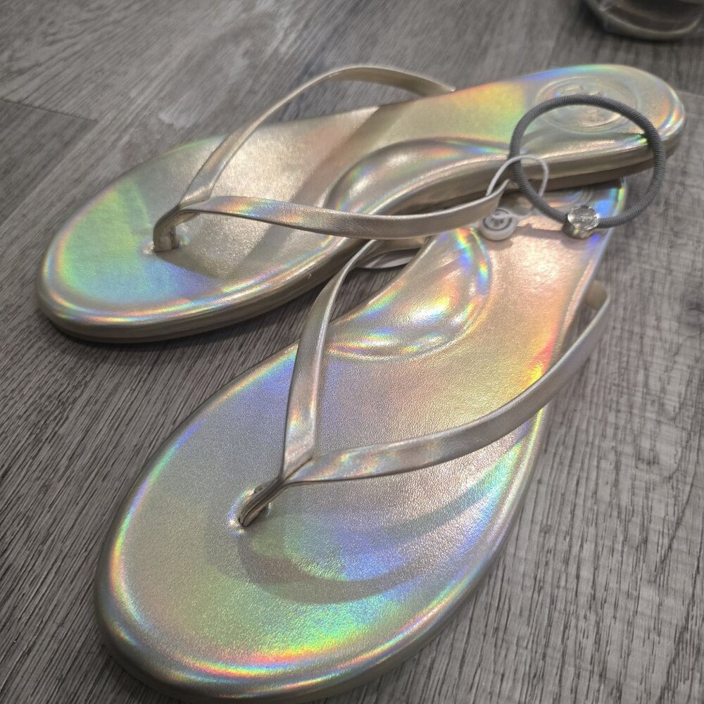 Soléi Sea NWT holographic gold Iridescent Flip Flops Women Size 11 with hair tie - Picture 3 of 12